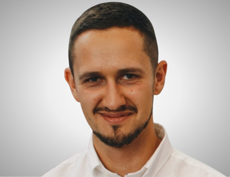 Buda Kluvak Headshot