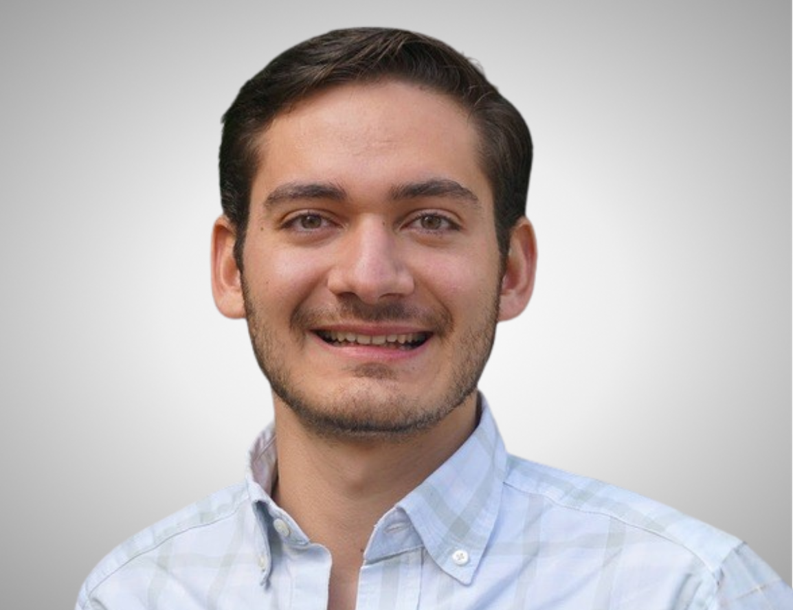 Héctor Reyes Headshot (1)