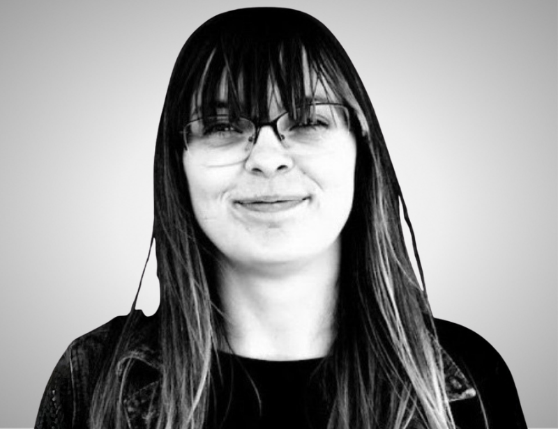 Julia Shareika Headshot